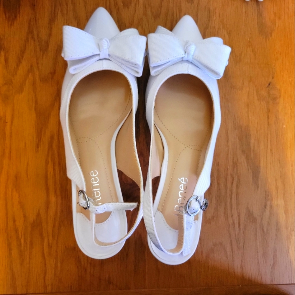 Like New J Reneé wedding shoes size 8